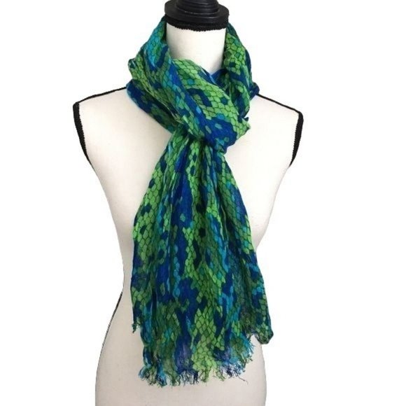 Lilly Pulitzer Accessories - [Lilly Pulitzer] Crinkle Scarf - Show Me Some Skin